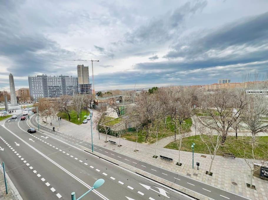 A Orillas Del Pilar Con Parking Zaragoza Dış mekan fotoğraf