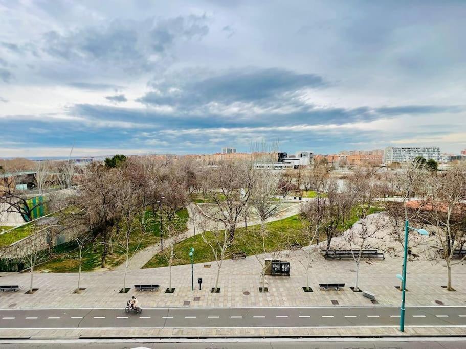 A Orillas Del Pilar Con Parking Zaragoza Dış mekan fotoğraf