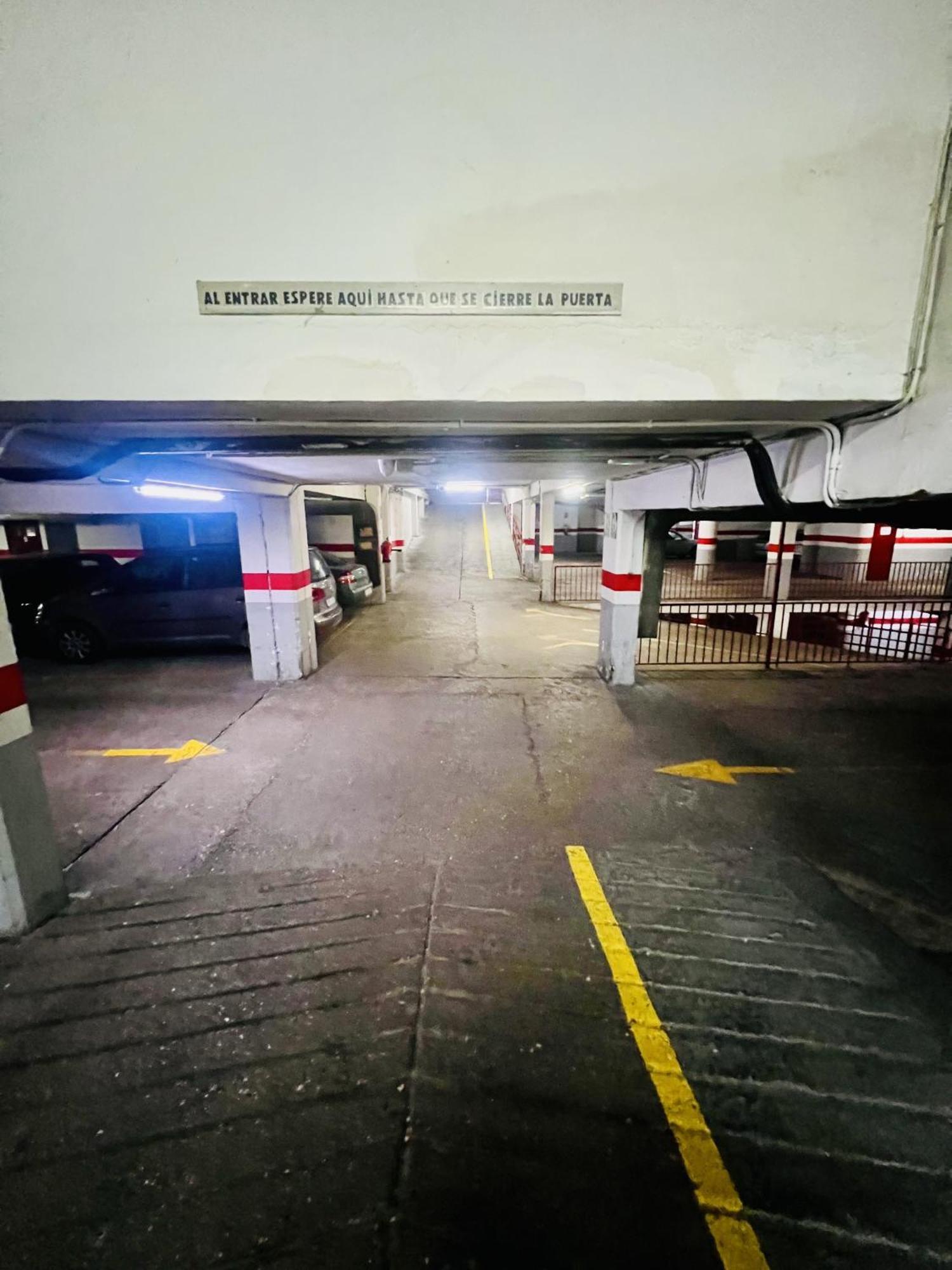 A Orillas Del Pilar Con Parking Zaragoza Dış mekan fotoğraf
