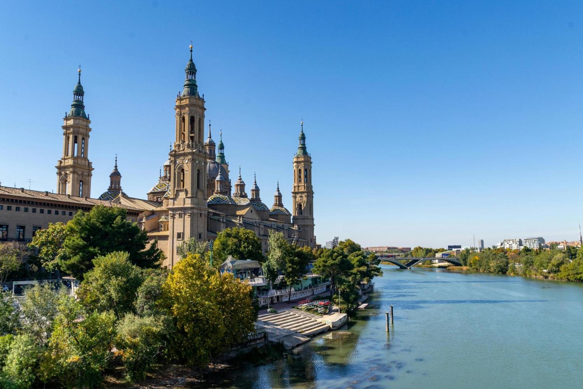 A Orillas Del Pilar Con Parking Zaragoza Dış mekan fotoğraf
