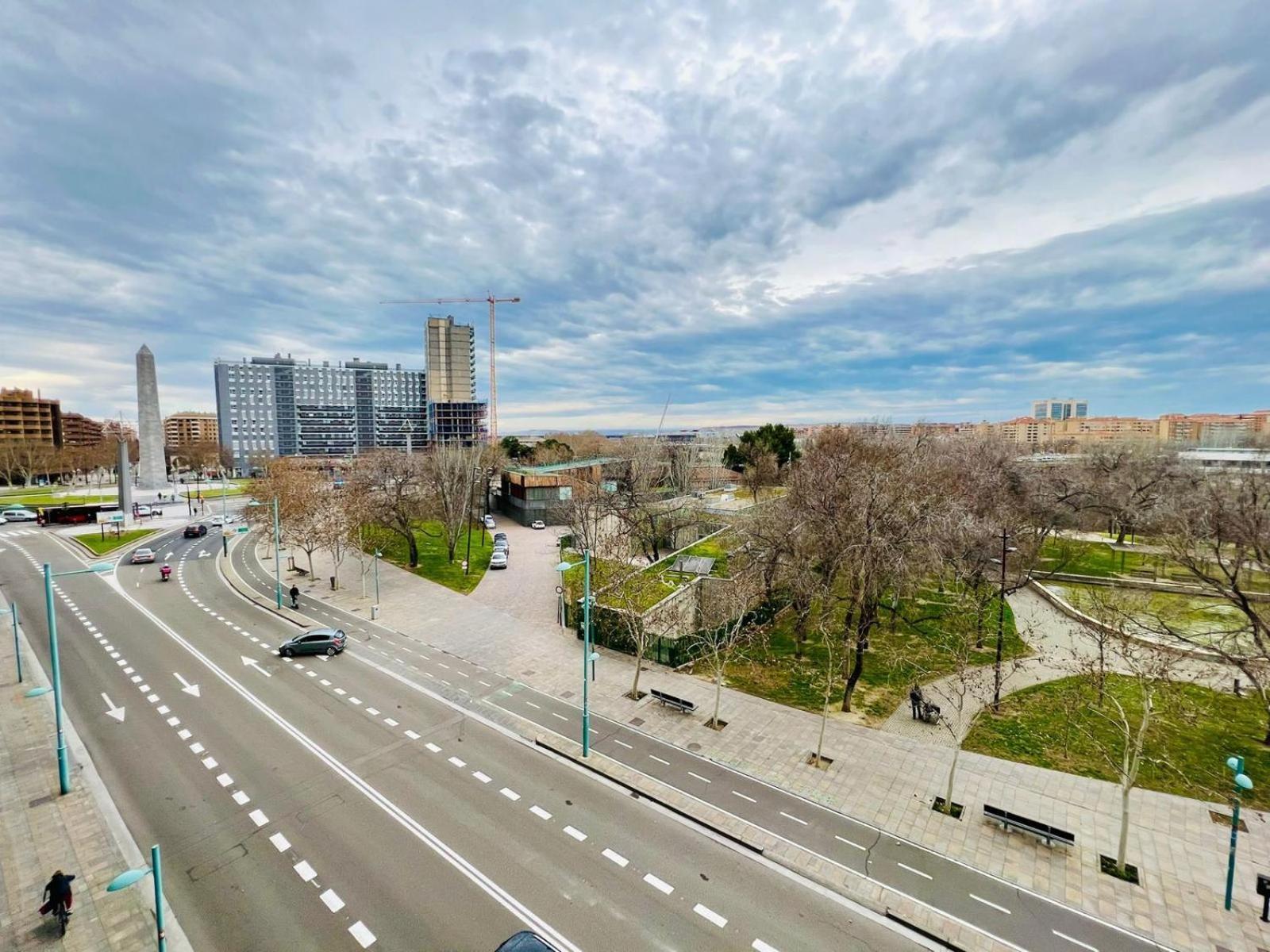 A Orillas Del Pilar Con Parking Zaragoza Dış mekan fotoğraf